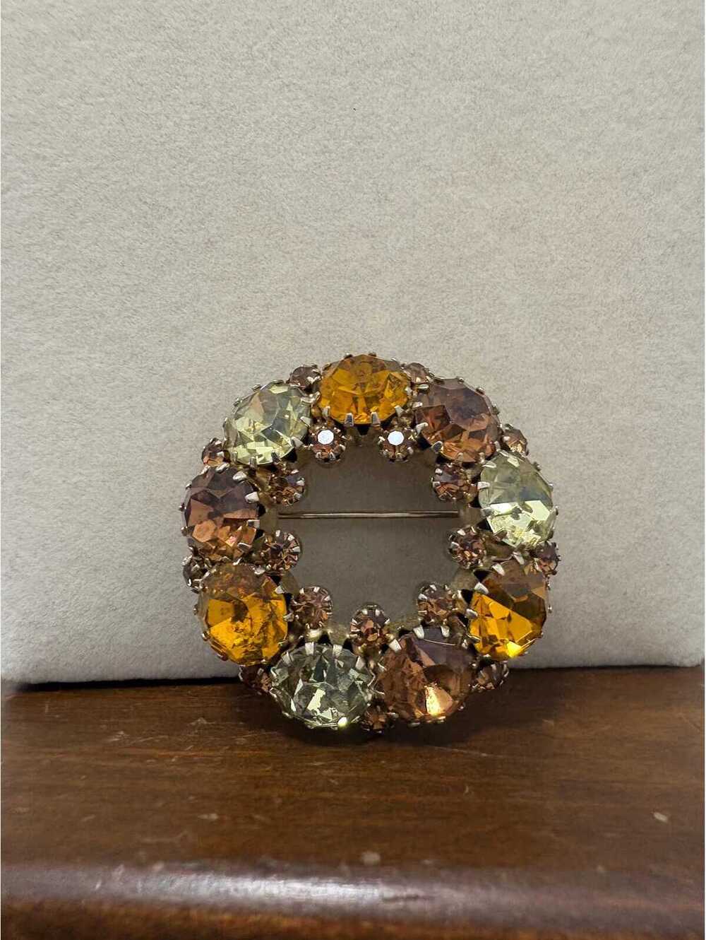 Vintage Signed Weiss Amber Brown Rhinestone Gold Tone Wreath Brooch 1.75" Autumn